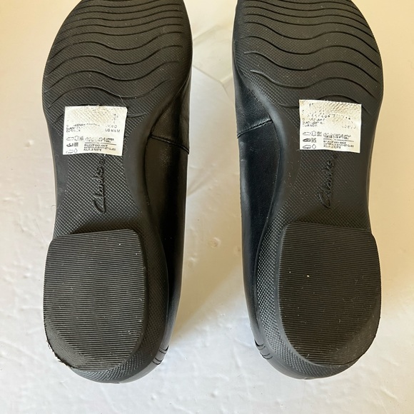 Clarks Ballet Pumps in Black Leather - Picture 5 of 7